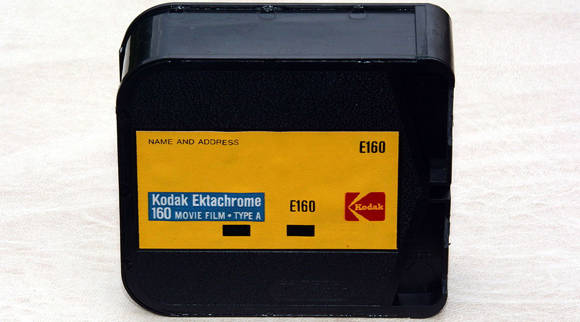  Kodak Ektachrome 160, Type A, Super 8 film cartridge - Dnalor 01 - Wikimedia Commons - CC-BY-SA 3.0 {JPEG}