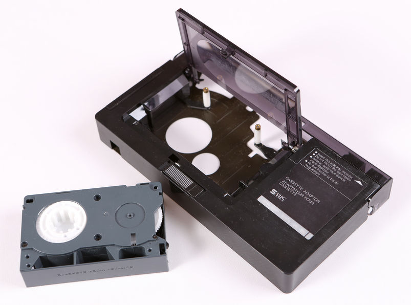 1 adaptateur cassette camescope VHS-C VHSC + 1 cassette VHS de nettoyage